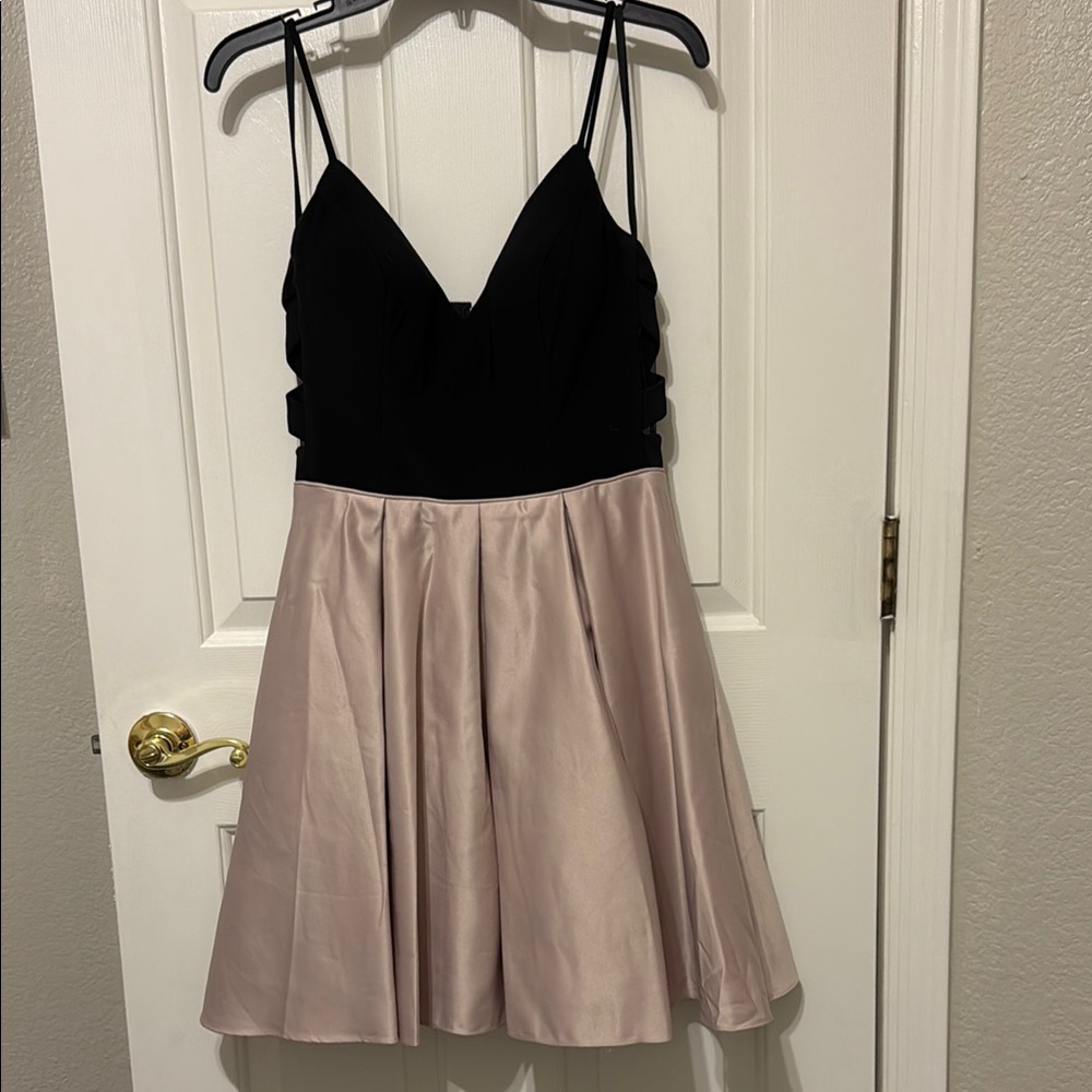 Elegant Black and Pink Spaghetti Strap Dress (7)
